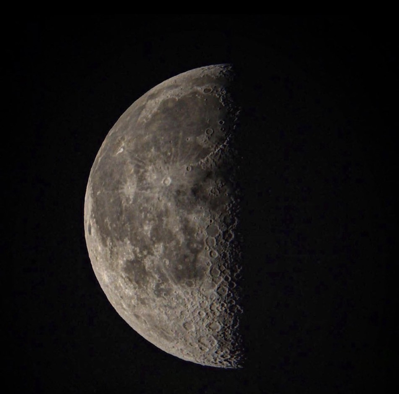 🌗 La Lune ce soir — القمر الليلة