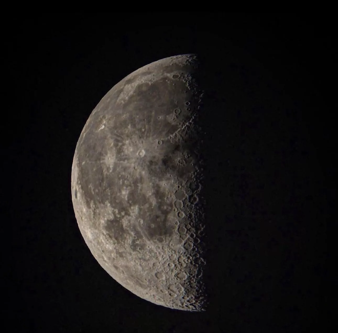 🌗 La Lune ce soir — القمر الليلة